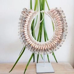 My Bliss Home Statuettes Et Figurines Collier Tribal De Coquillages L32 X H 43 Cm -Vases Soldes collier tribal de coquillages l32 x h 43 cm 1