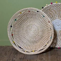 Pirouette Paris Statuettes Et Figurines Corbeille Ronde En Jonc De Mer Et Perles De Bois D37 -Vases Soldes corbeille ronde en jonc de mer et perles de bois d37 5