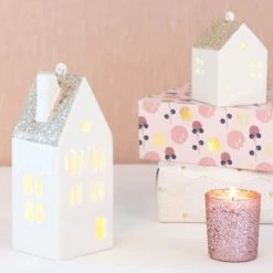 Maisons Du Monde Décorations à Poser De Noël Déco De Noël Maison Lumineuse En Céramique Blanche - Lot De 2 -Vases Soldes deco de noel maison lumineuse en ceramique blanche 1000 12 9 197178 2