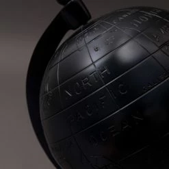 Dutchbone Statuettes Et Figurines Mappemonde En Aluminium Noir H33cm -Vases Soldes mappemonde en aluminium noir h33cm 5