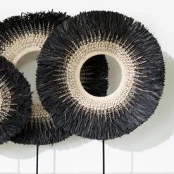 Bazar Bizar Statuettes Et Figurines Statuette En Raphia Noir Et Coquillage Sur Une Base En Métal -Vases Soldes statuette en raphia noir et coquillage sur une base en metal 2