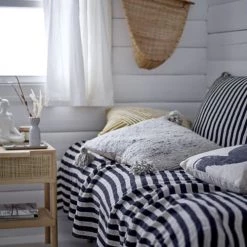 Bloomingville Statuettes Et Figurines Statuette Lara En Polyrésine Blanche H24cm -Vases Soldes statuette lara en polyresine blanche h24cm 3