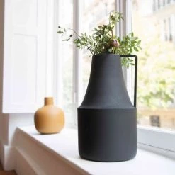 Passage Vernet Vases Vase Façon Pot à Lait En Métal Noir 6 Passage Vernet Vases Vase Façon Pot à Lait En Métal Noir -Vases Soldes vase facon pot a lait en metal noir 1